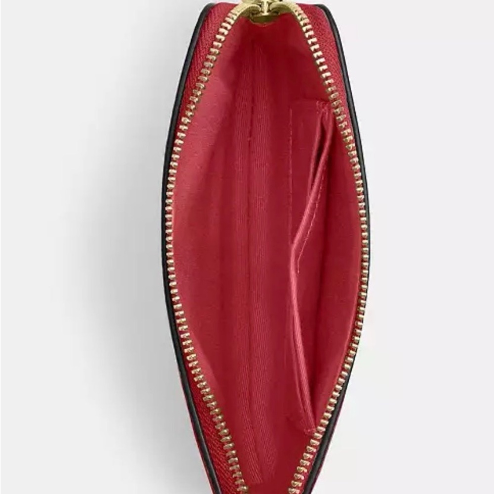COACH SCARLET RED LEATHER CORNER ZIP WRISTLET. - Picture 2 of 3